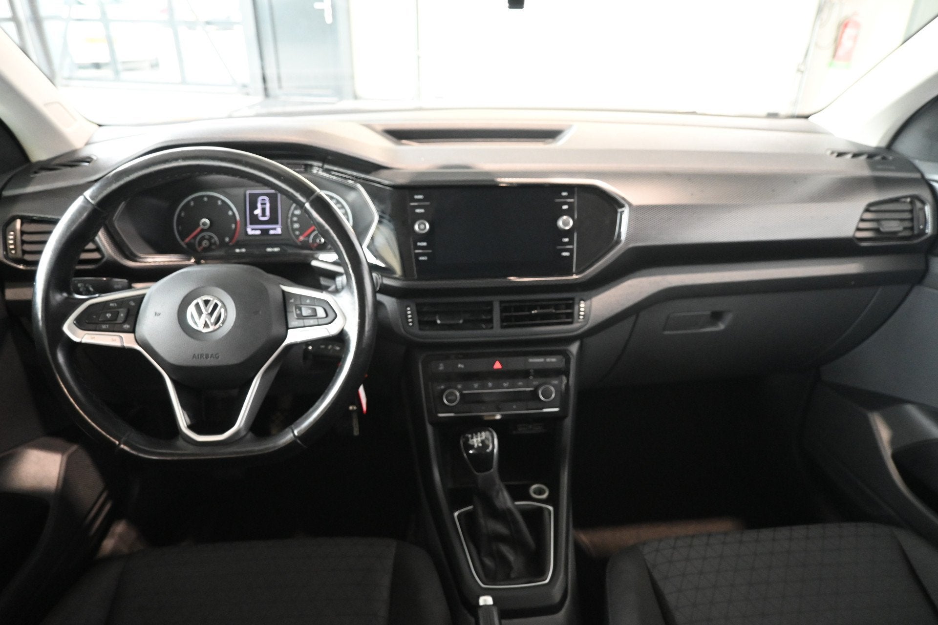 Volkswagen T-Cross 1.0 TSI Life Clima Cruise Control Navigat, Auto's, Voorwielaandrijving, Met garantie (alle), 620 kg, Origineel Nederlands