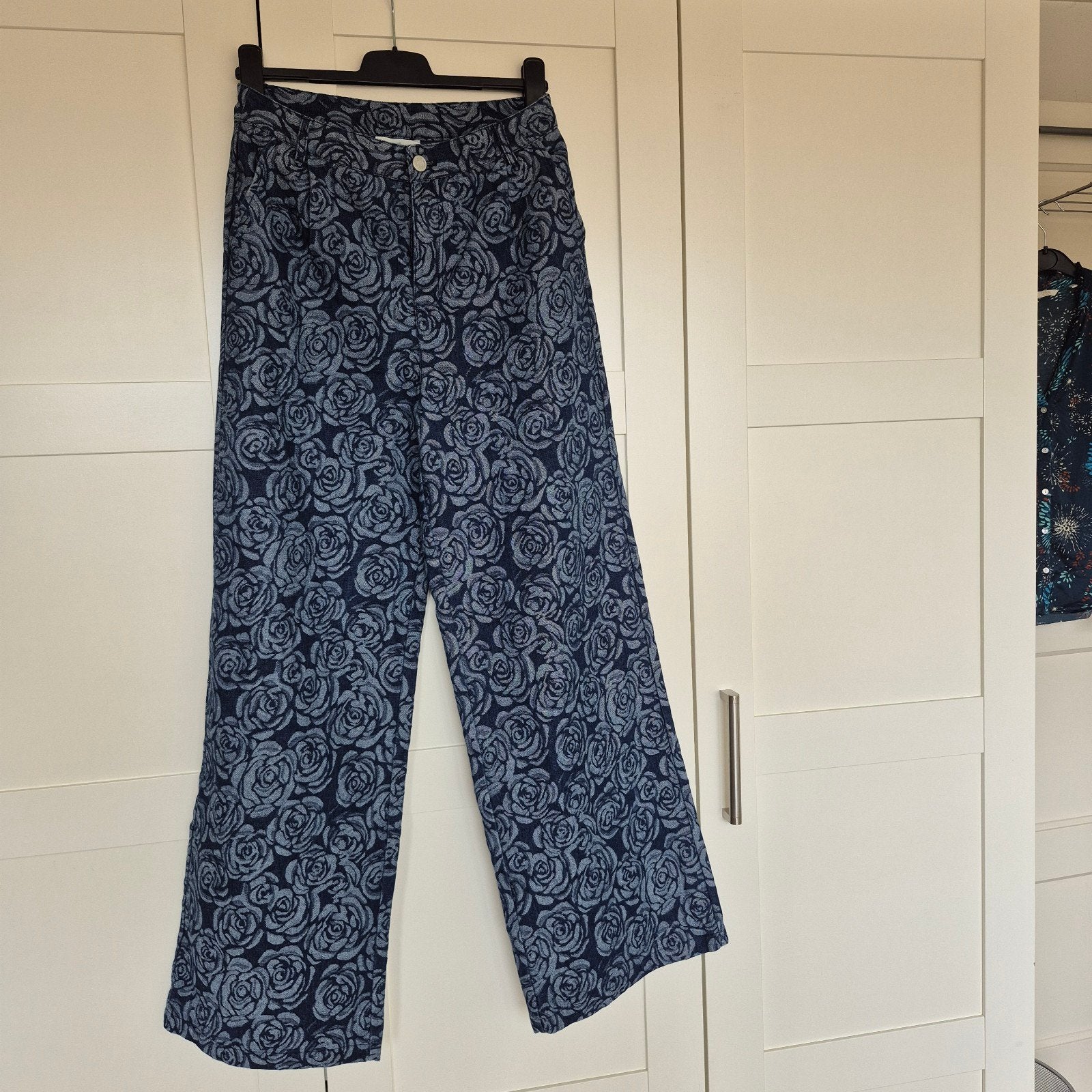 Hippe, wijde spijkerbroek met bloemen maat M, My Jewellery, Blauw, Ophalen of Verzenden, Zo goed als nieuw