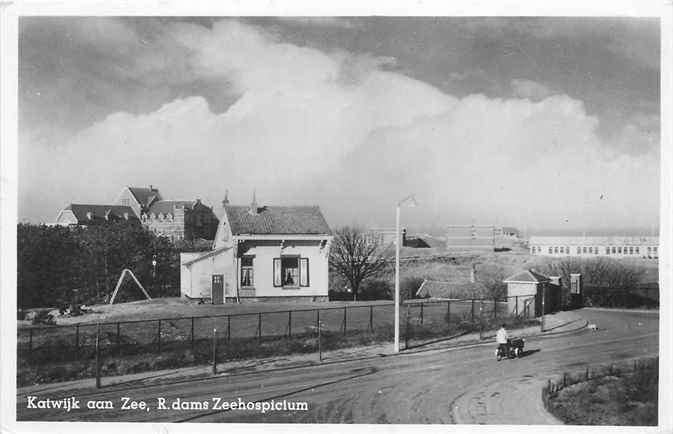 301-307-043 Katwijk Zeehospicium, Ophalen of Verzenden, Voor 1920, Zuid-Holland