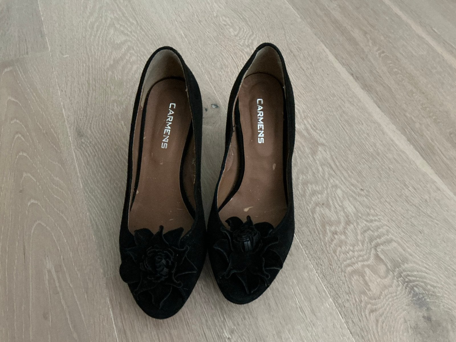 Carmens zwarte suède pumps / maat 36, Ophalen of Verzenden, Zo goed als nieuw, Zwart, Pumps