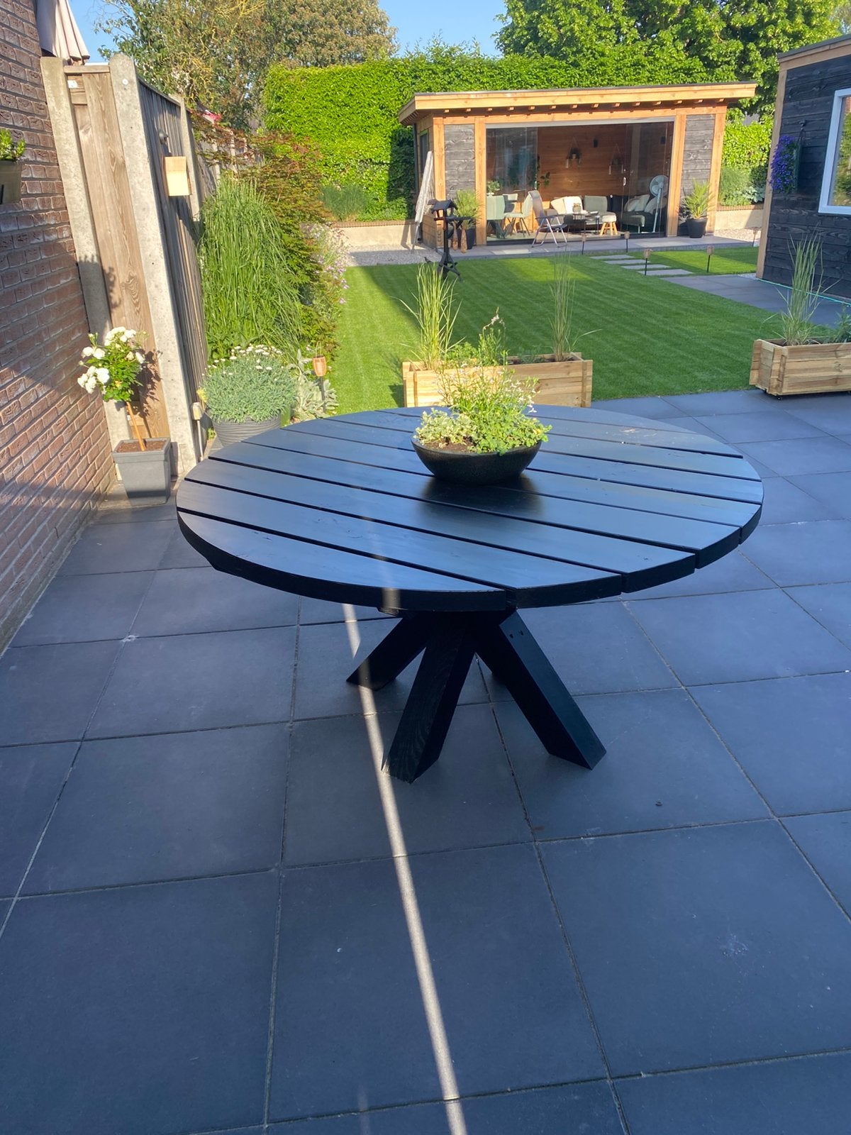 Te koop ronde tuintafel van douglashout, Tuin en Terras, Tuintafels, Ophalen, Zo goed als nieuw, Rond, Hout