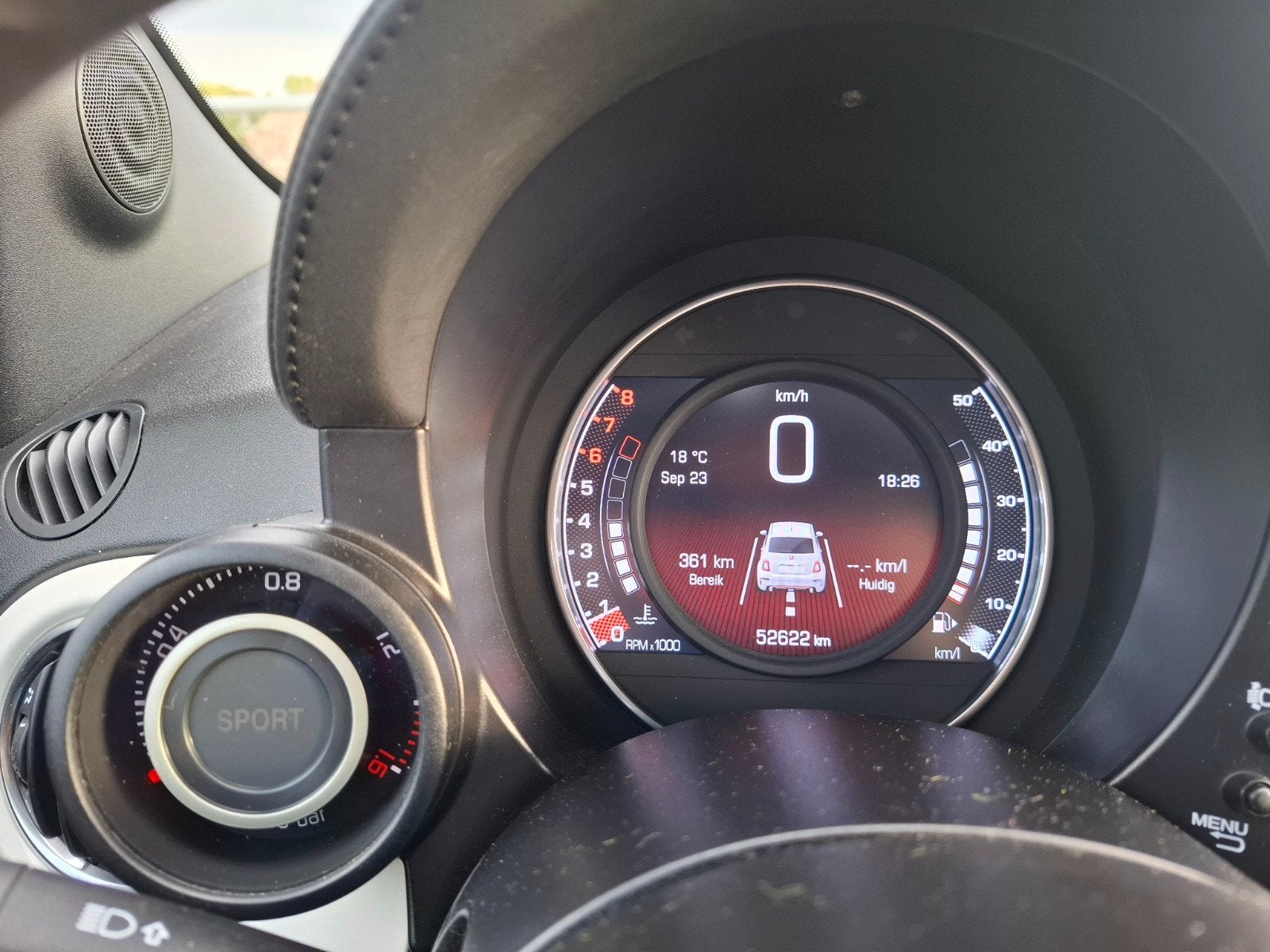 Foto 14 van Fiat 500 1.4 T-jet Abarth 595 145pk Wit 2019 Leder