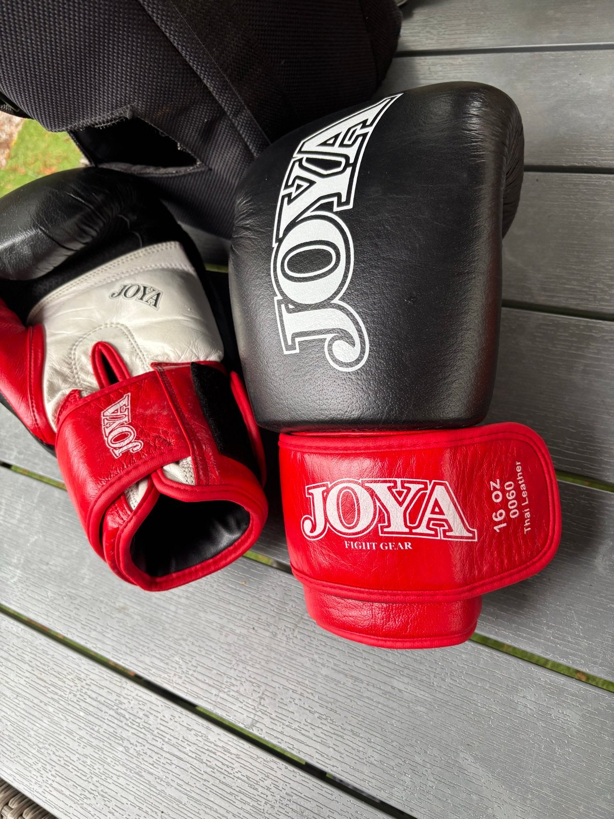 Joya Fight Gear Bokshandschoenen 16 oz met tas, Ophalen of Verzenden, Zo goed als nieuw, Vechtsportbescherming