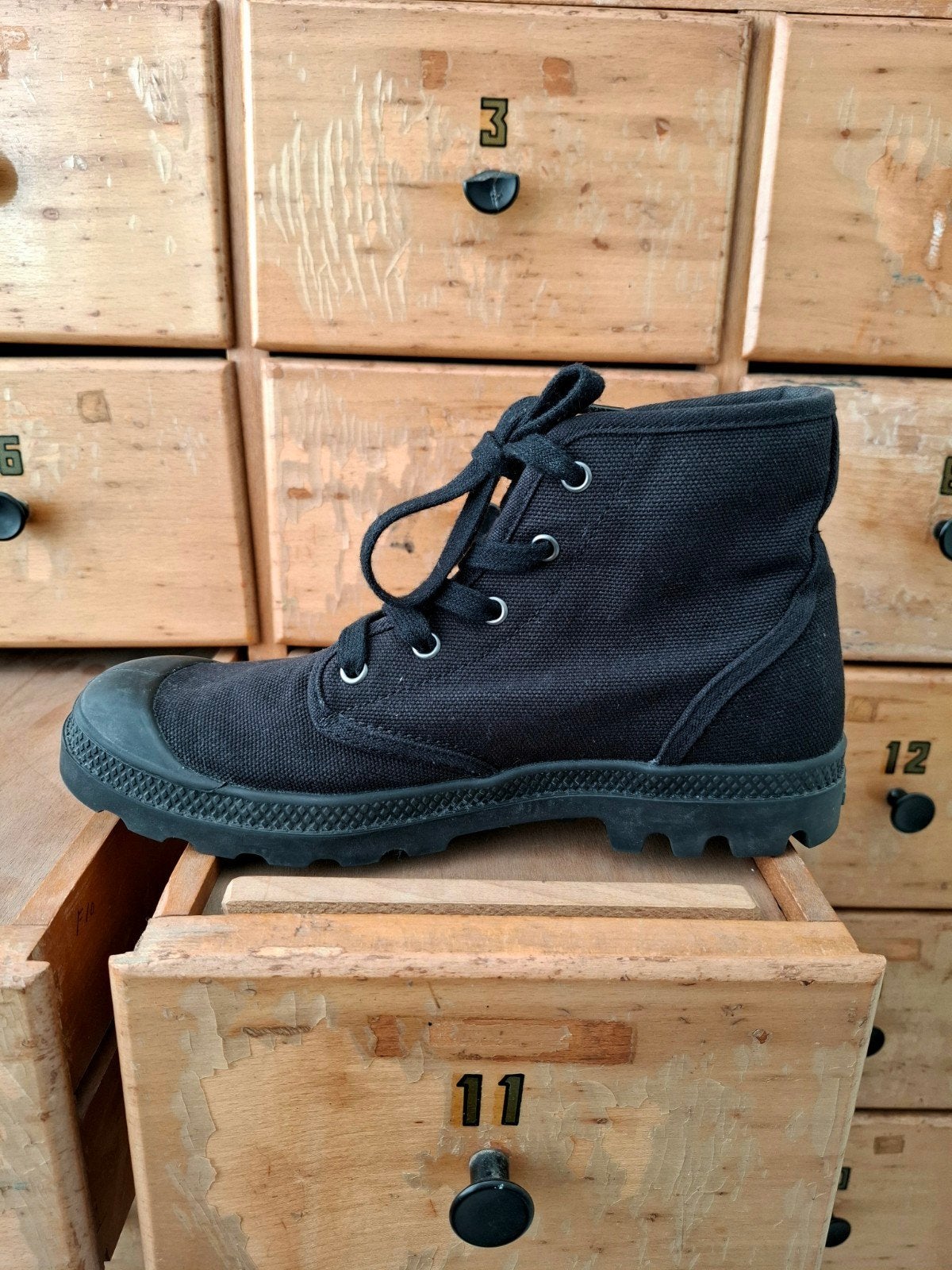 Zwarte Palladiums maat 41/42 zgan, Kleding | Dames, Schoenen, Ophalen of Verzenden, Zo goed als nieuw, Zwart, Sneakers of Gympen
