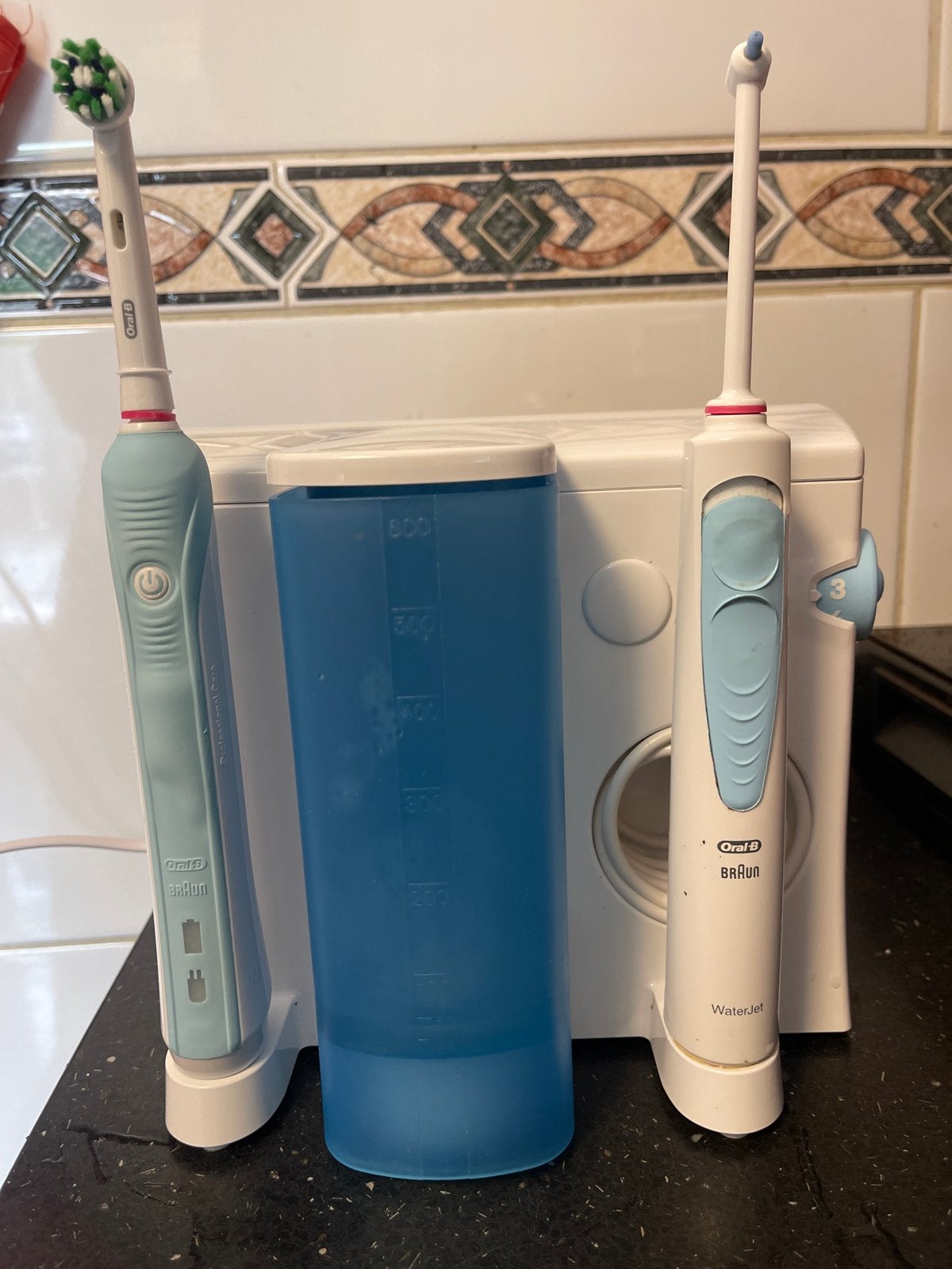Oral-B WaterJet monddouche en elektrische tandenborstel, Ophalen of Verzenden, Gebruikt, Mondverzorging