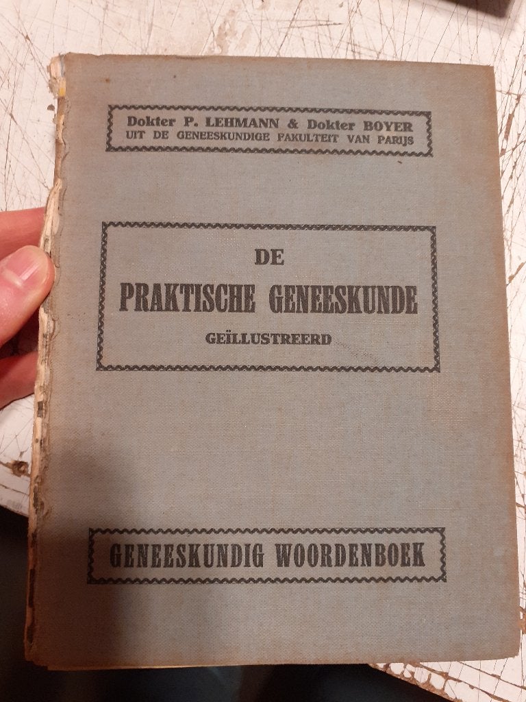 Antiek boek “praktische geneeskunde” uit 1933, Antiek en Kunst, Ophalen of Verzenden