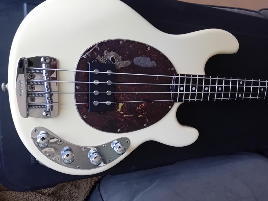 Music Man StingRay basgitaar - Zo goed als nieuw, Ophalen of Verzenden, Zo goed als nieuw, Elektrisch