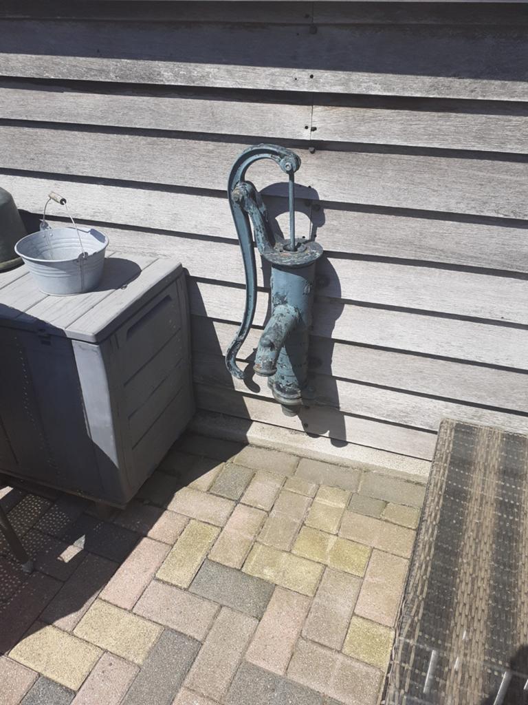 Decoratieve gietijzeren waterpomp, Antiek en Kunst, Ophalen of Verzenden