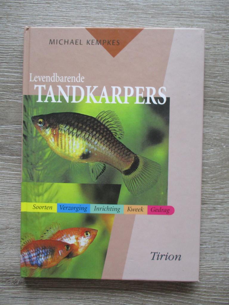 Levendbarende tandkarpers Soorten Verzorging Inrichting Kw, Boeken, Ophalen of Verzenden, Gelezen, Vogels