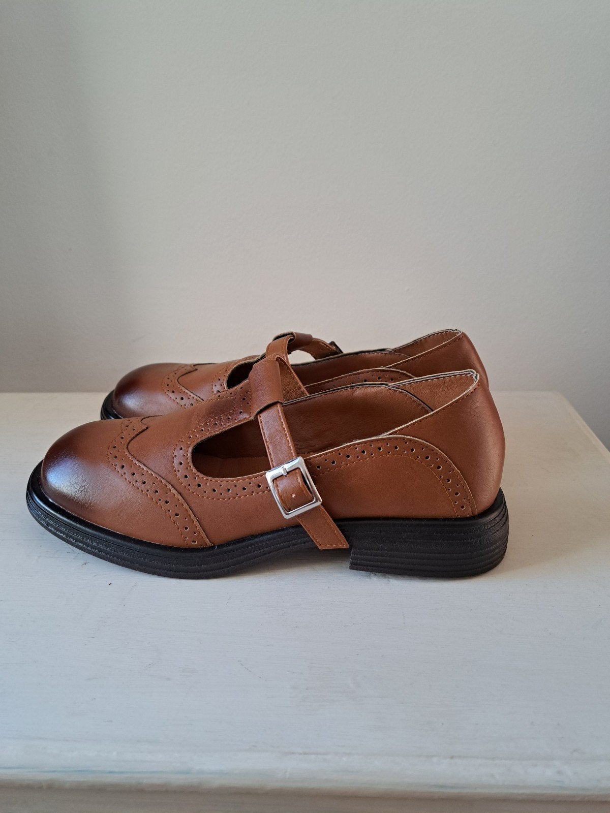 Nieuwe Mary Jane schoenen mt 39, Schoenen met lage hakken, Bruin, Nieuw, Ophalen of Verzenden