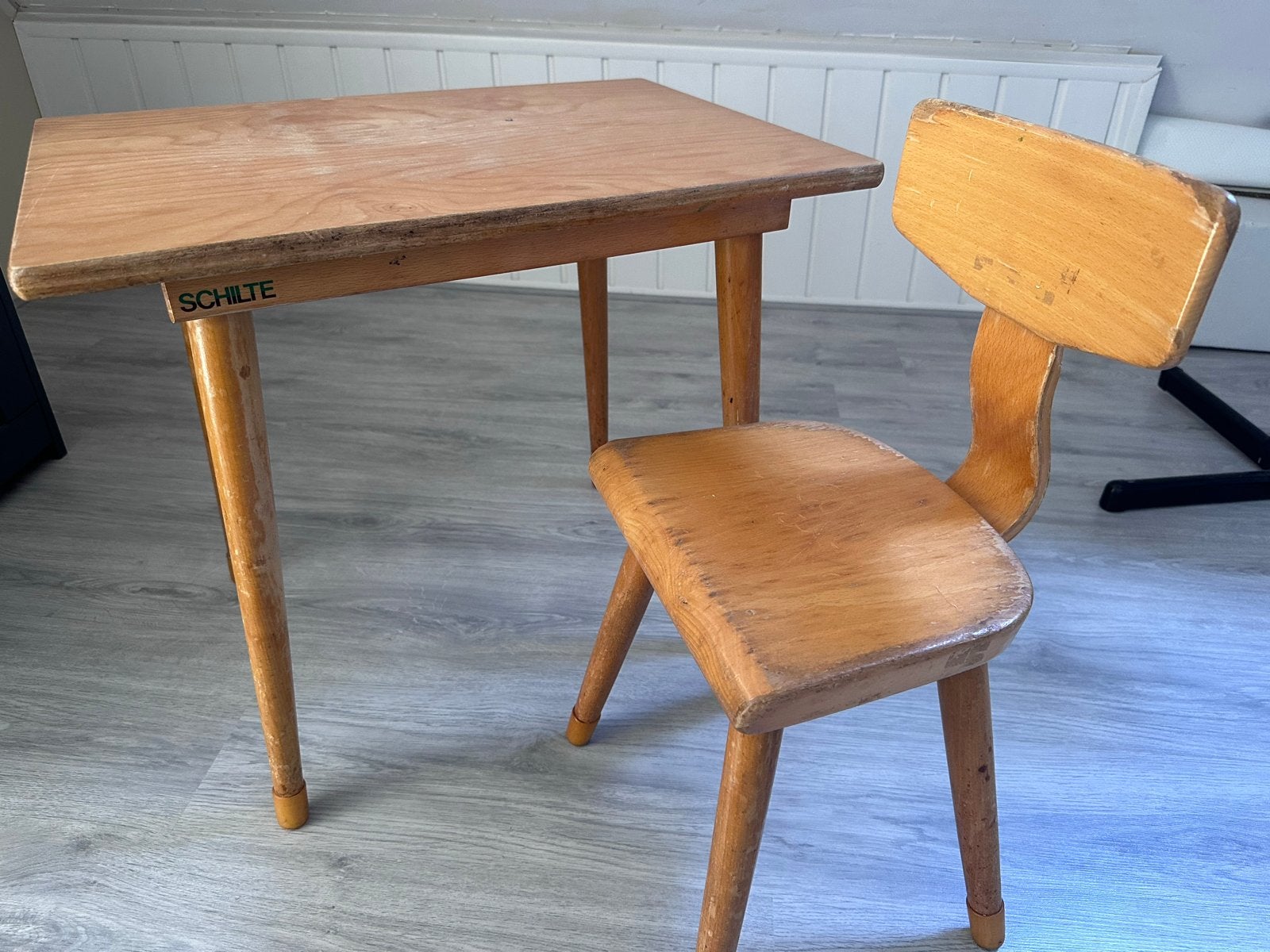 Vintage schilte kleuter setje: tafel en stoel, Kinderen en Baby's, Ophalen, Gebruikt, Tafel(s) en Stoel(en)