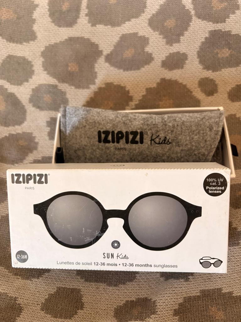 Izipizi Zonnebril Kids - Zwart - 12-36 maanden, Ophalen of Verzenden, Zo goed als nieuw