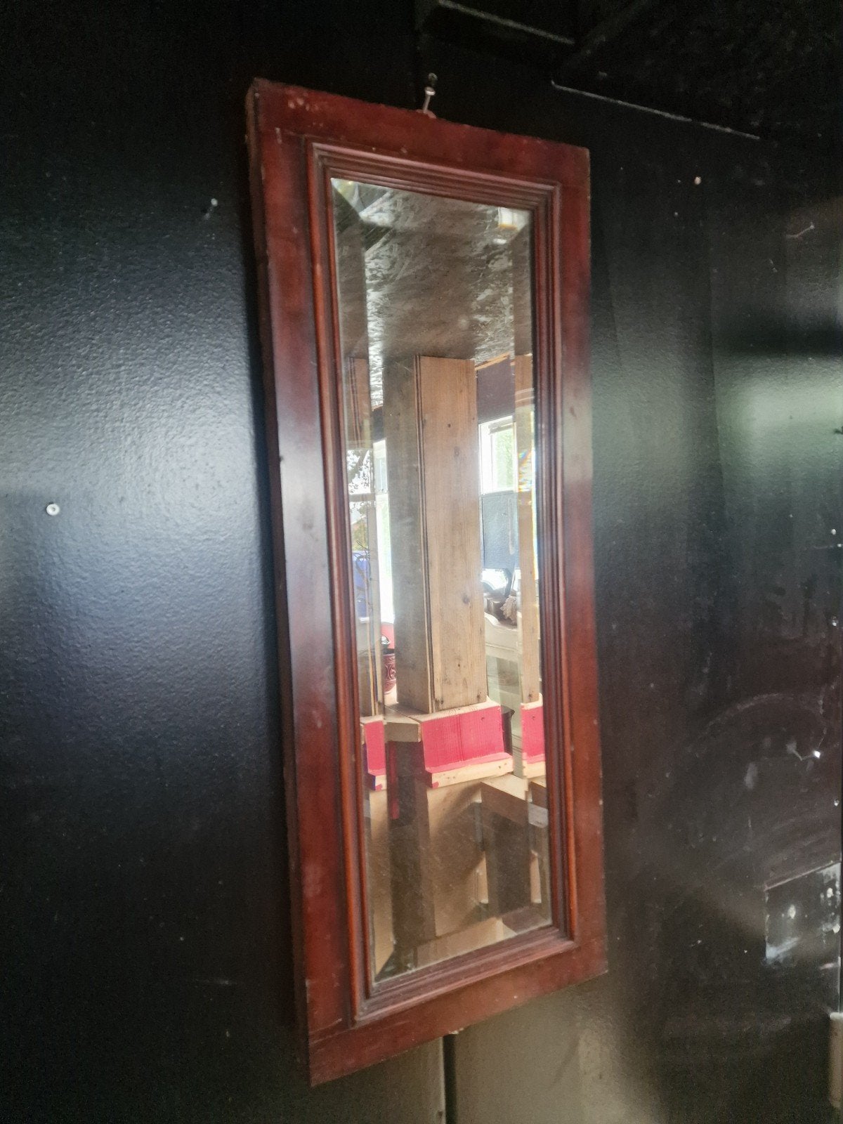 Halspiegel 35x75 met geslepen glas en stoere lijst, Ophalen of Verzenden, Zo goed als nieuw, Nb, Nb