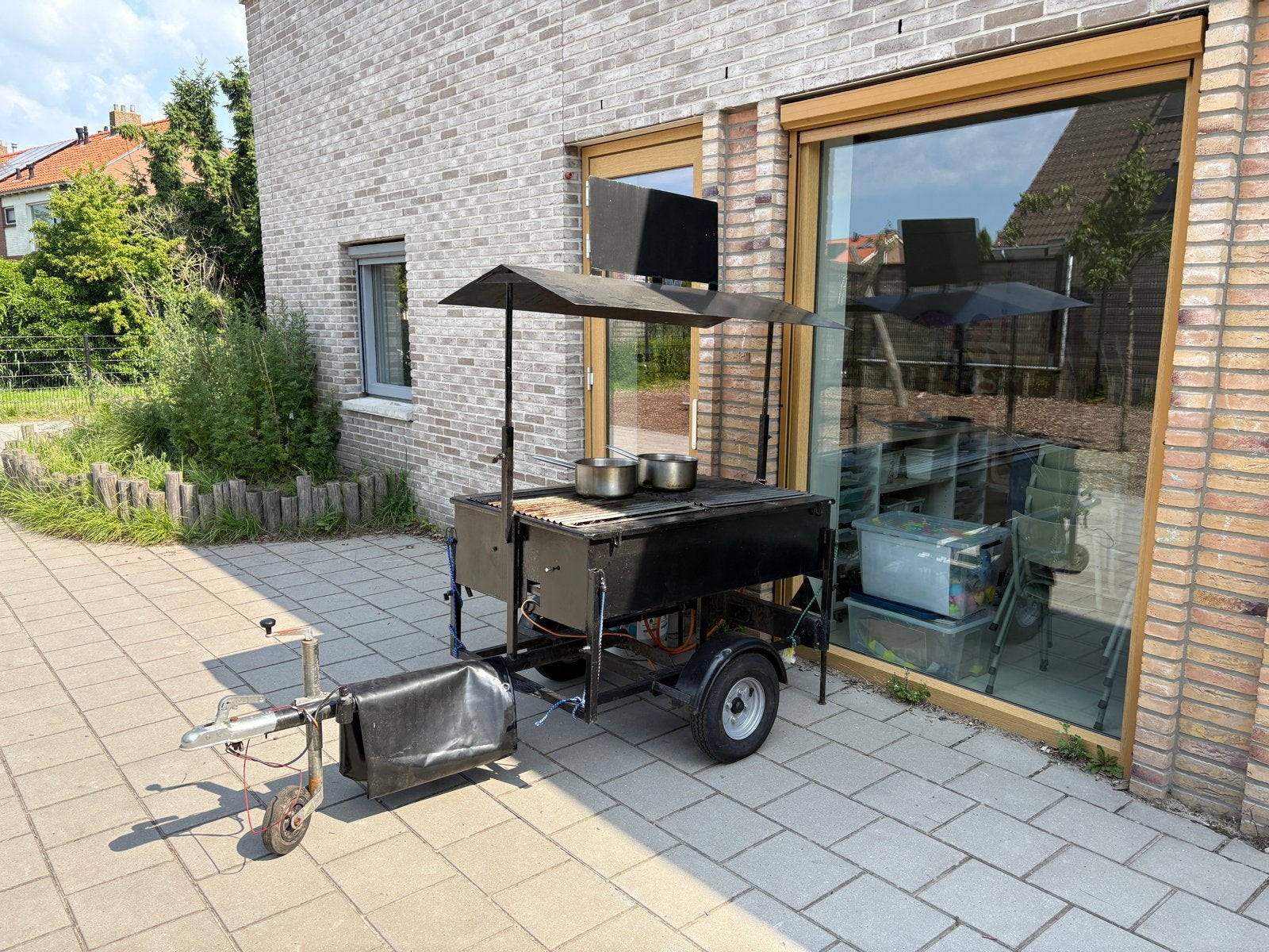 Barbecuekar te huur voor evenementen en feesten, Ophalen, Zo goed als nieuw