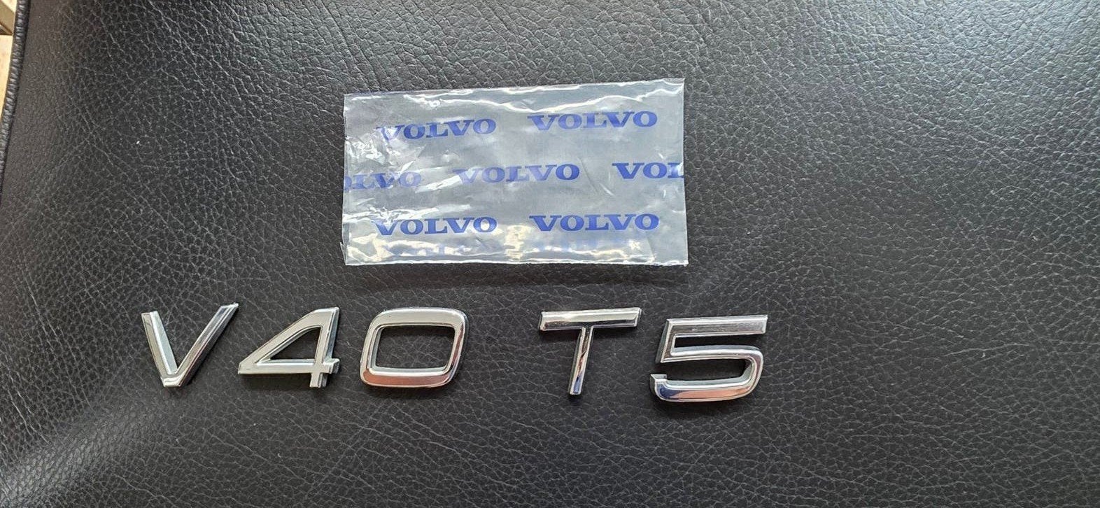 Volvo V40 T5 Embleem Set - Nieuw in Verpakking, Ophalen of Verzenden