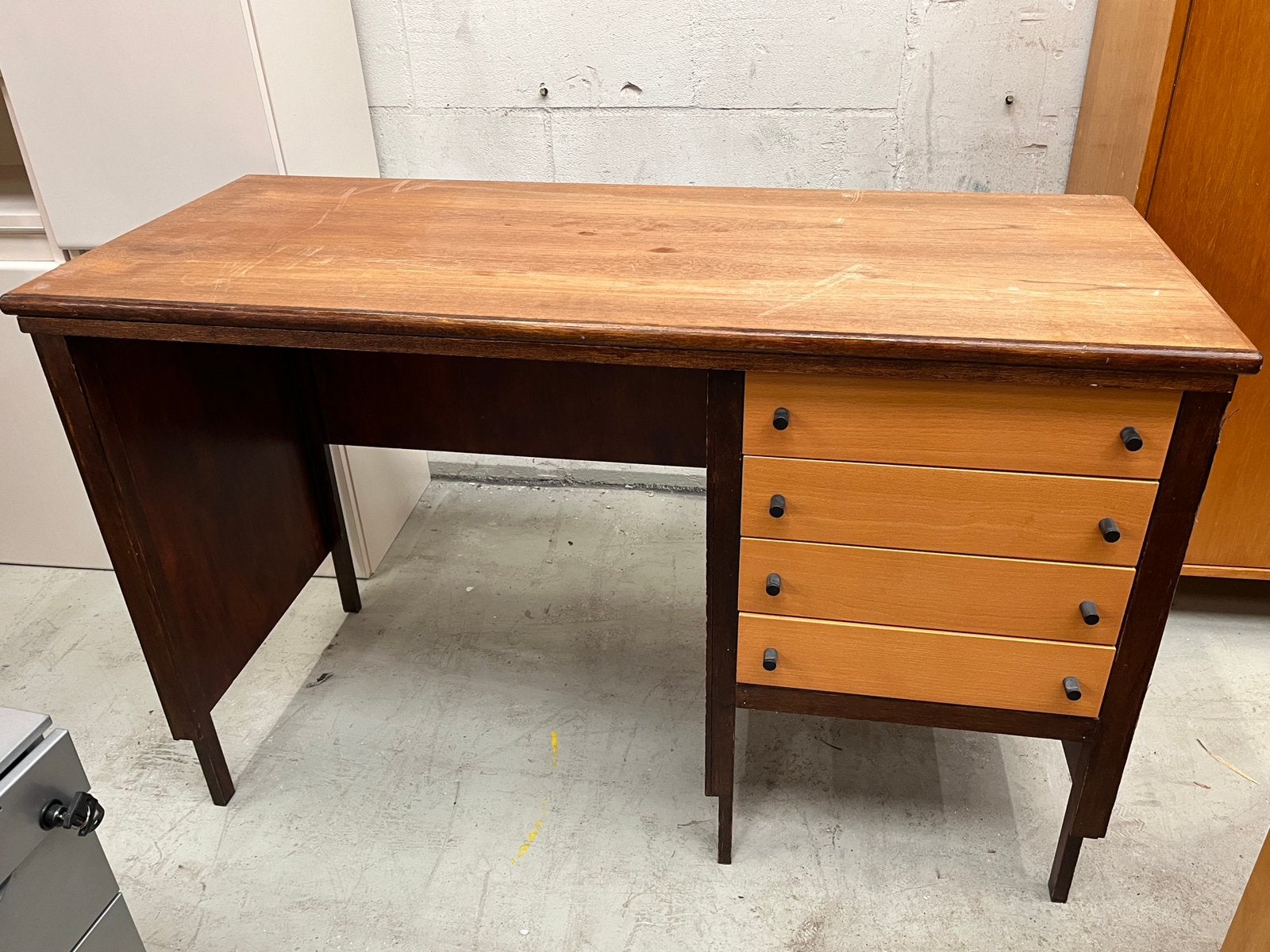 Hout bureau jaren 70, Ophalen, Met lades, Gebruikt, Hout