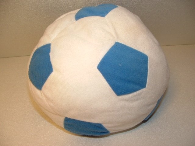IKEA VOETBAL SPARKA VELOURS WIT MET VIJFHOEKIGE BLAUWE, Ophalen of Verzenden, Nieuw, Overige typen