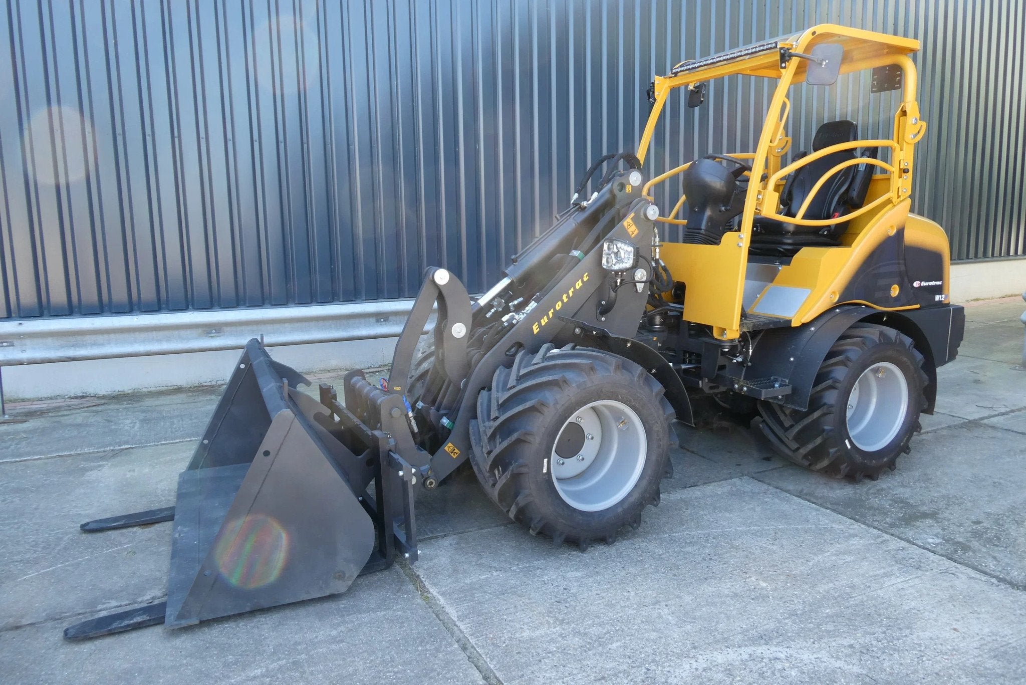 Eurotrac W12F (bj 2026), Wiellader of Shovel