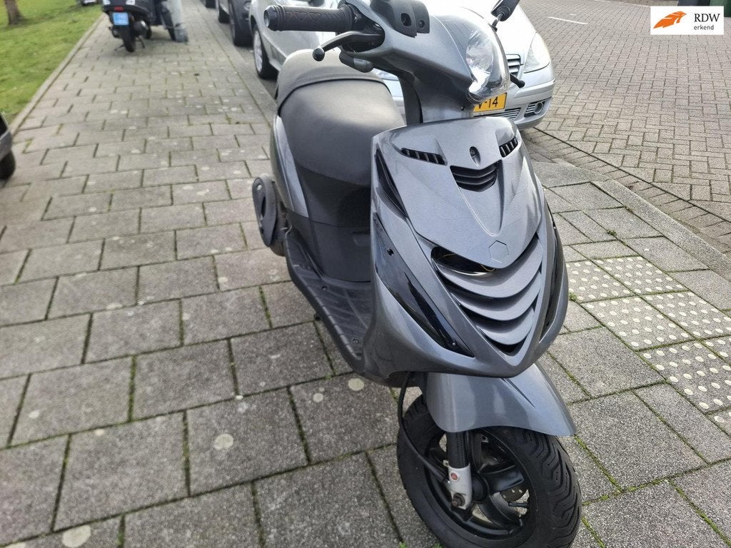 Piaggio Snorscooter Zip, Piaggio, Gebruikt, Thurledeweg 81
3044ER  Rotterdam, NL, Scooterport