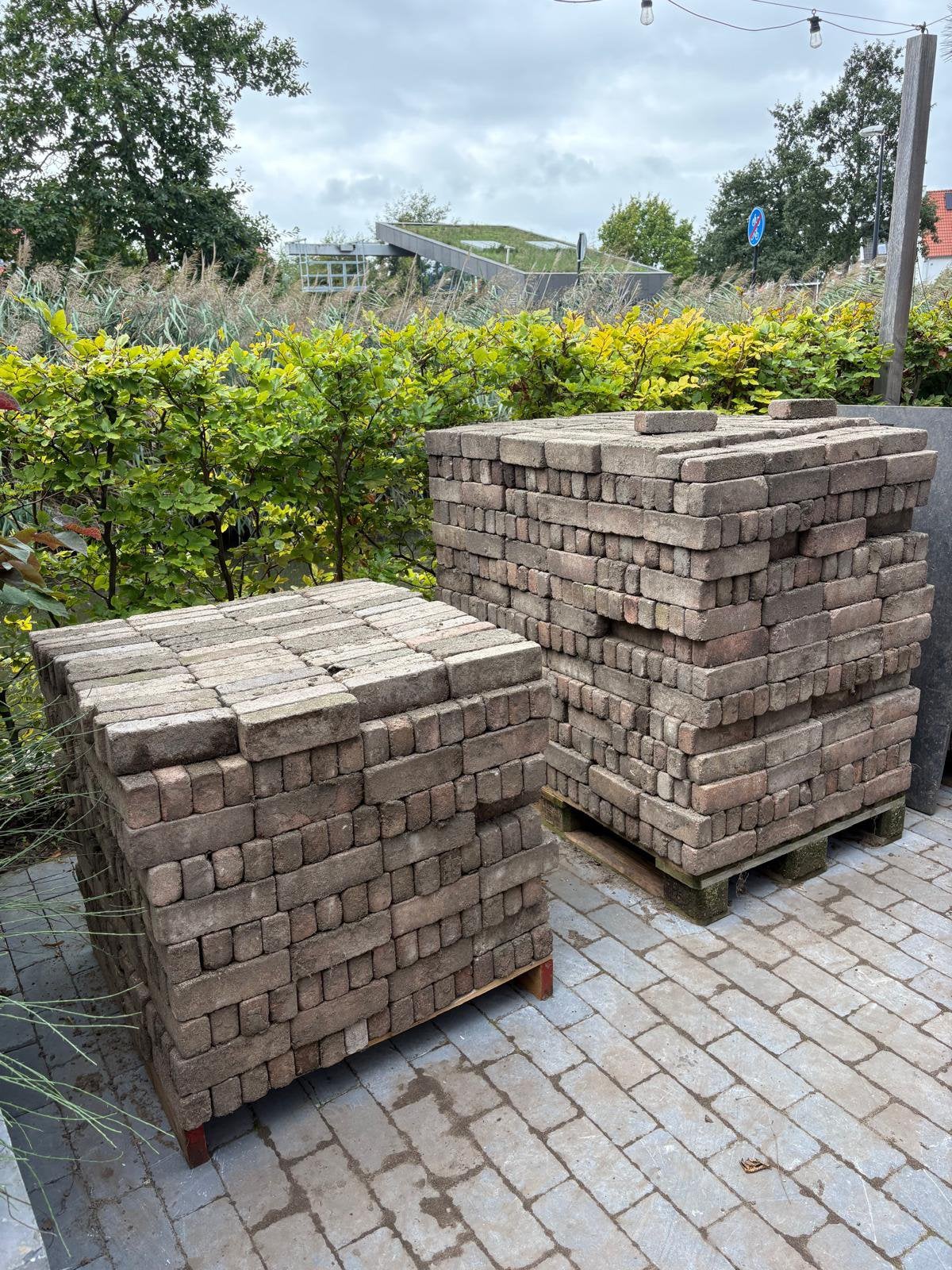 GRATIS af te halen: Gebruikte betonklinkers, Tuin en Terras, Ophalen, Gebruikt, Klinkers, 10 m² of meer