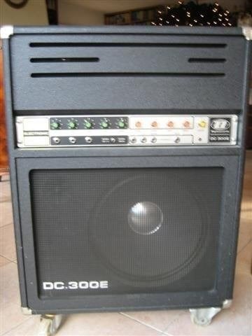 Dijnacord Orgel - Bas Gitaar Versterker uit ca.1975 Als ...n, Ophalen of Verzenden, Zo goed als nieuw, Basgitaar, 100 watt of meer