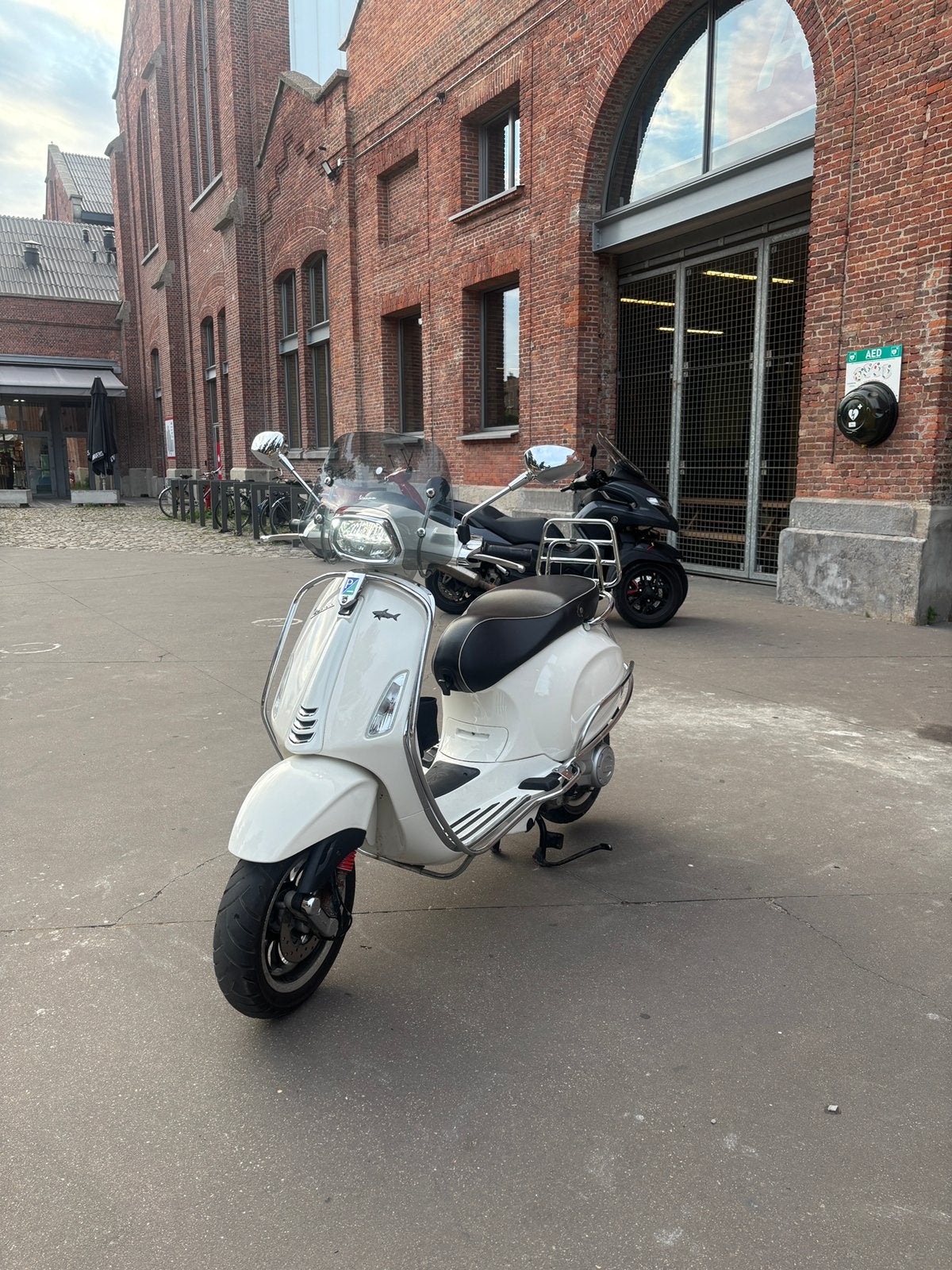 Vespa sprint, Fietsen en Brommers, Ophalen, Zo goed als nieuw, Benzine, Vespa