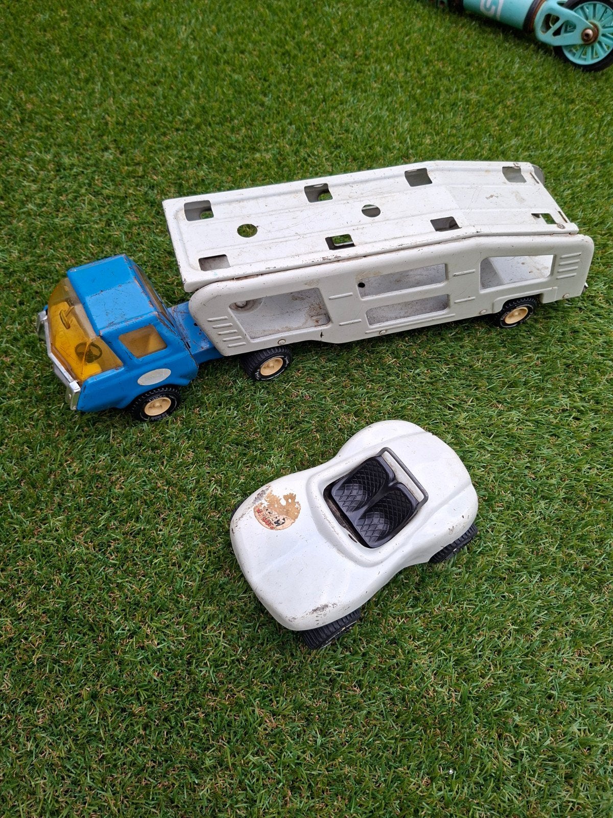 Vintage Tonka speelgoed: vrachtwagen met oplegger en auto, Ophalen of Verzenden, Gebruikt