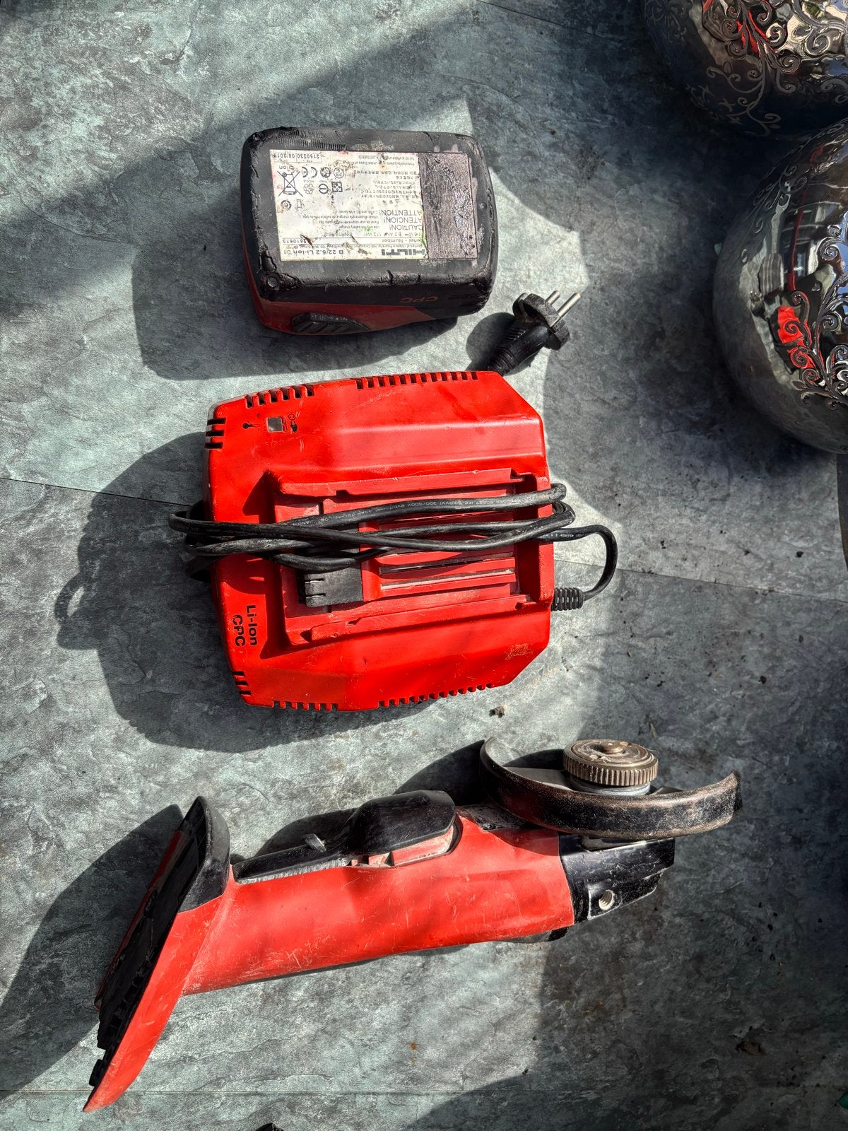 Hilti AG 125-A22 accu-haakse slijper - Accu en Oplader, Ophalen of Verzenden, Gebruikt