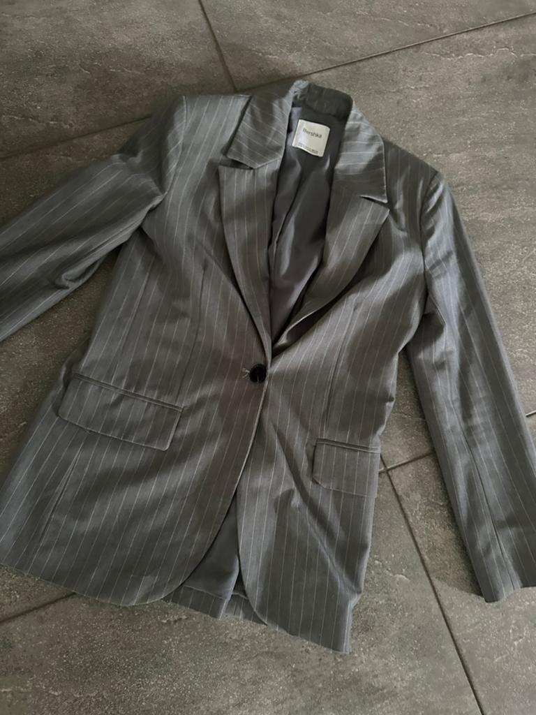 bershka blazer / jas xs, Kleding | Dames, Ophalen of Verzenden, Zo goed als nieuw, Maat 34 (XS) of kleiner