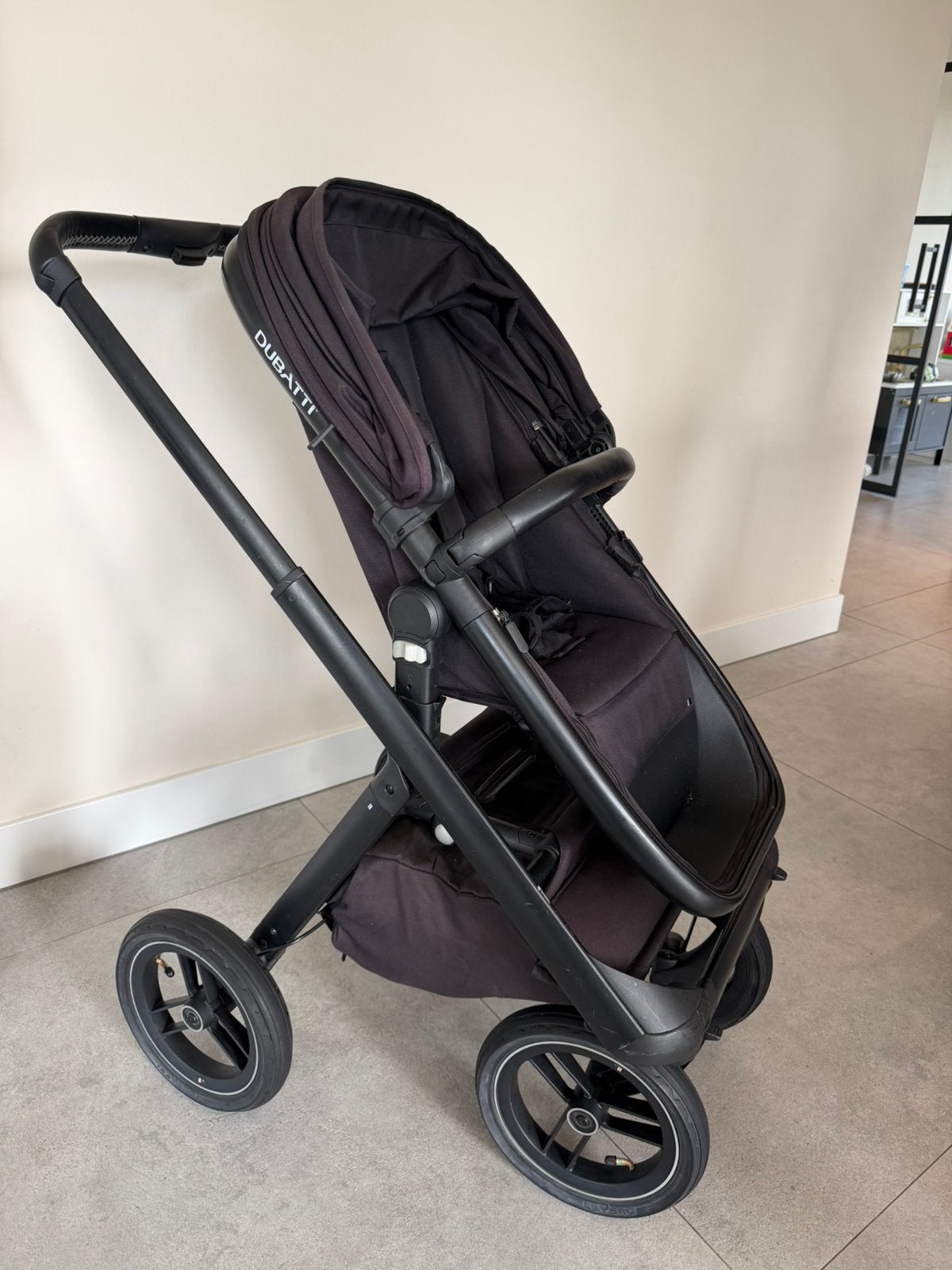Dubatti One E3 All Black kinderwagen, met extra’s!, Gebruikt, Luchtbanden, Ophalen, Kinderwagen