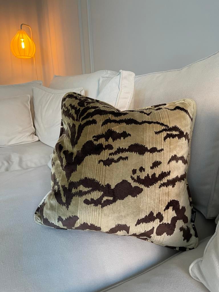 Decoratief kussen met tijgerprint van NOX Studios, Huis en Inrichting, Ophalen of Verzenden, Zo goed als nieuw, Beige, Vierkant
