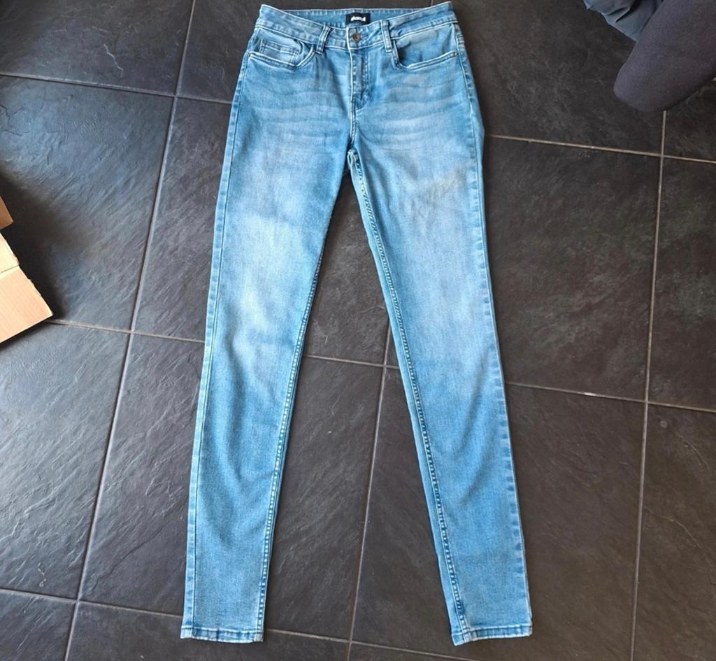 Eksept Spijkerbroek, middenblauw, ZGAN, mt 31, Blauw, Ophalen of Verzenden, Zo goed als nieuw, W30 - W32 (confectie 38/40)