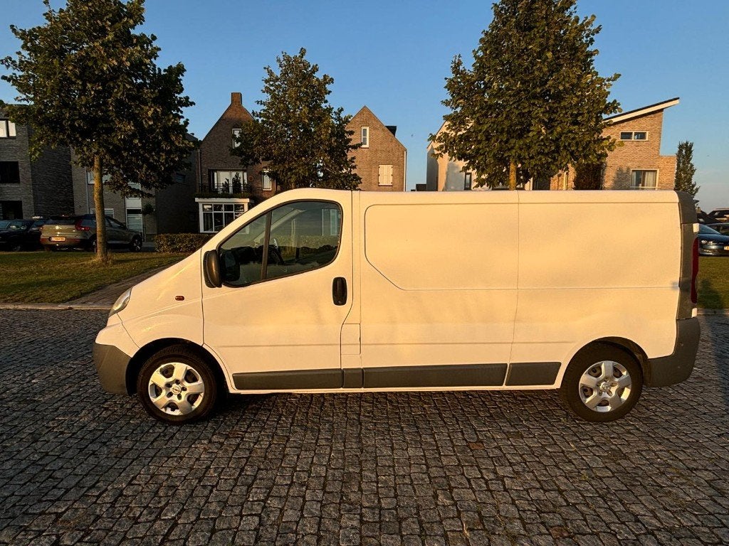 Foto 2 van Opel Vivaro 2.0 CDTI L2H1 66KW 2011 3-zit