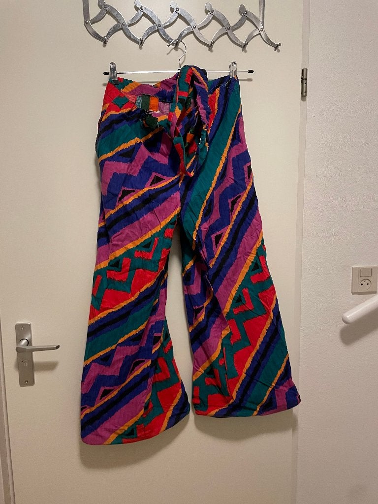 Broek carnaval, met bretel om broekspijp omhoog te halen, Carnaval, Zelfgemaakt, Ophalen of Verzenden, Zo goed als nieuw
