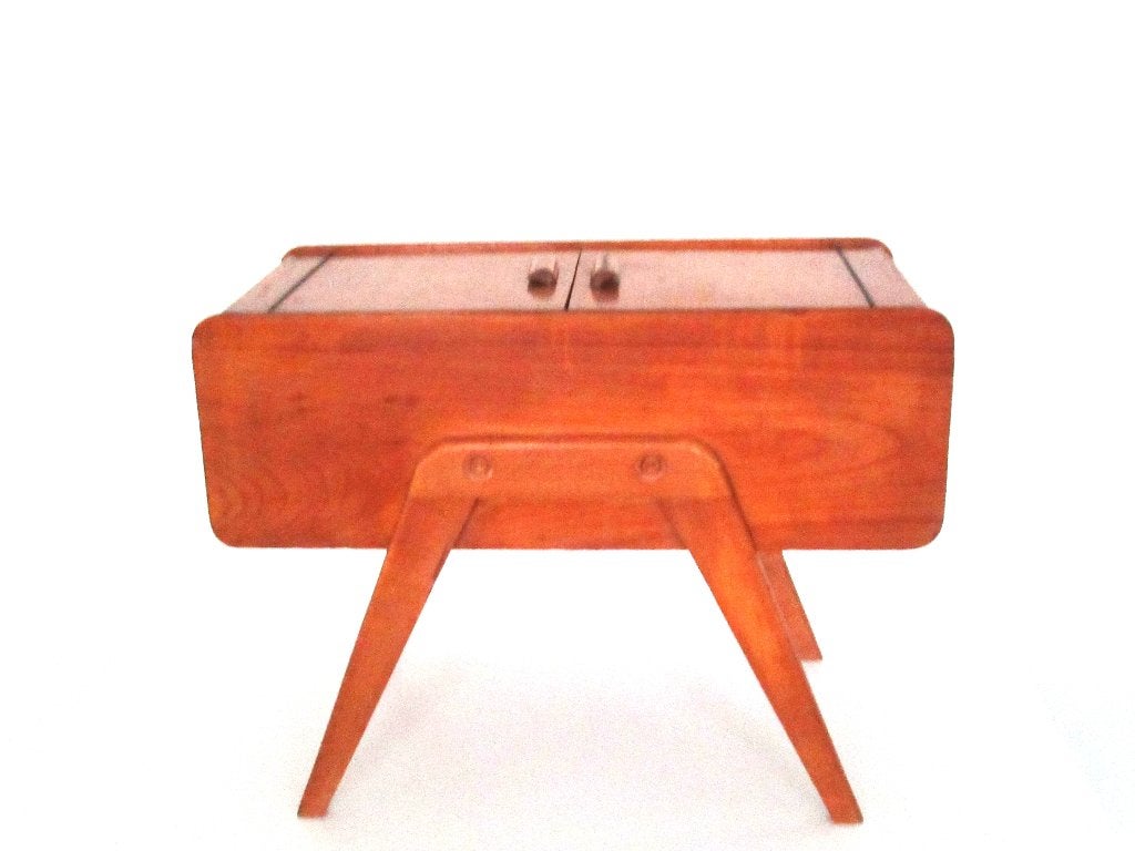 vintage kastje met 2 klepjes/tafeltje/naaibox, Ophalen, Gebruikt