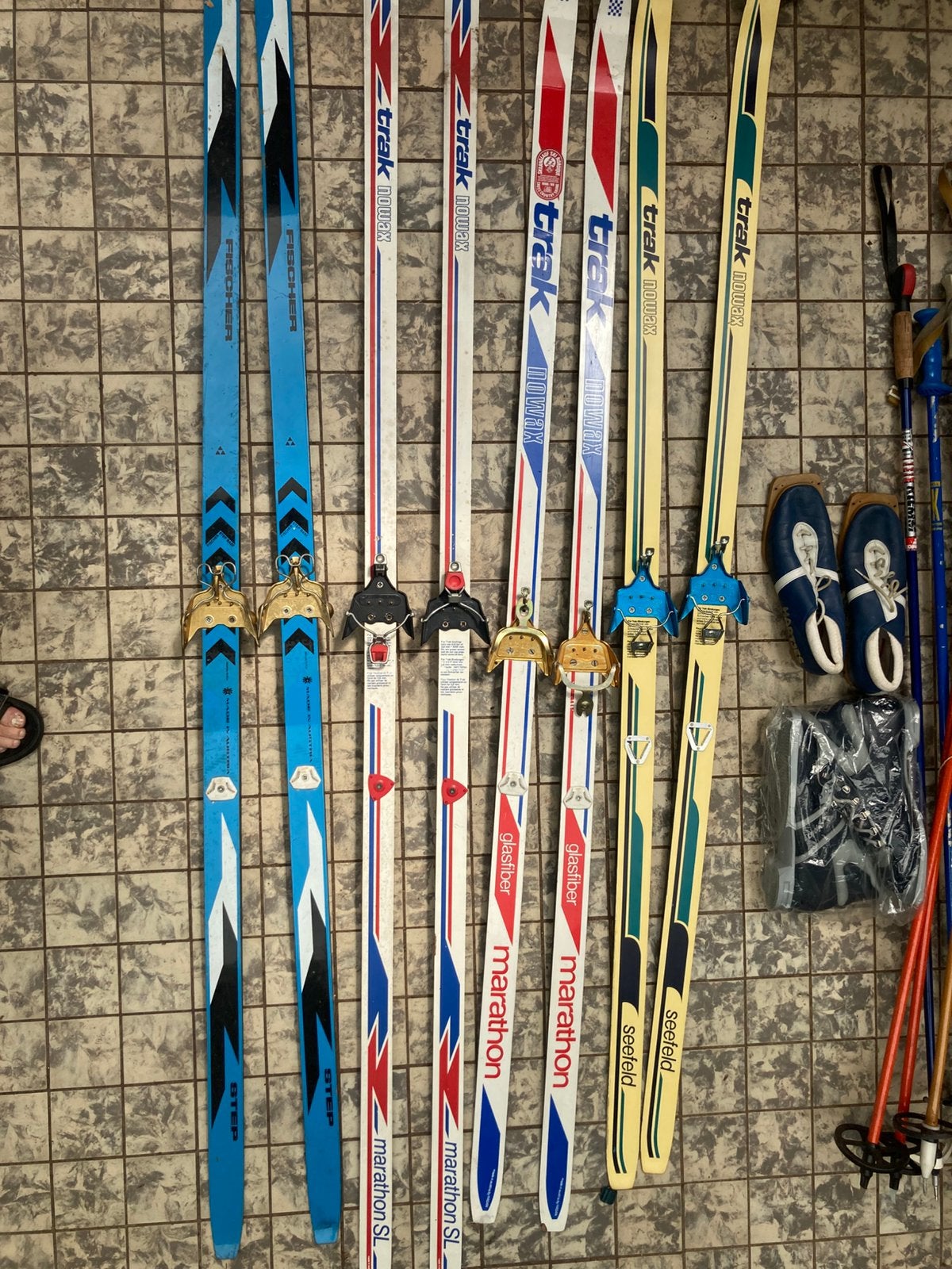 4 paar langlauf ski’s incl. 3 paar stokken en schoenen, Sport en Fitness, Skiën en Langlaufen, Zo goed als nieuw, Ski's, Ophalen