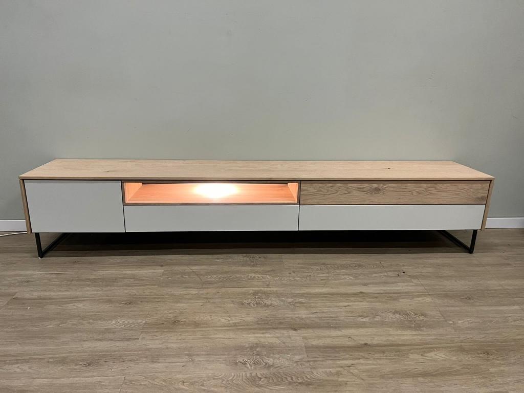 Xooon Darwin tv meubel/ lowboard 240cm, 1 of 2 laden, Eikenhout, Nieuw, Scandinavisch