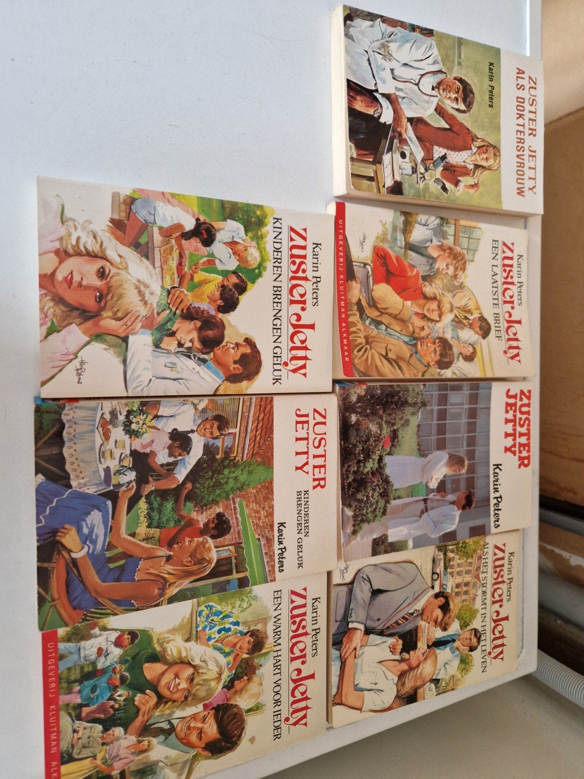 Zuster Jetty boeken Karin Peters - 8 delen, Boeken, Verzenden, Gelezen, Karin Peters, Nederland