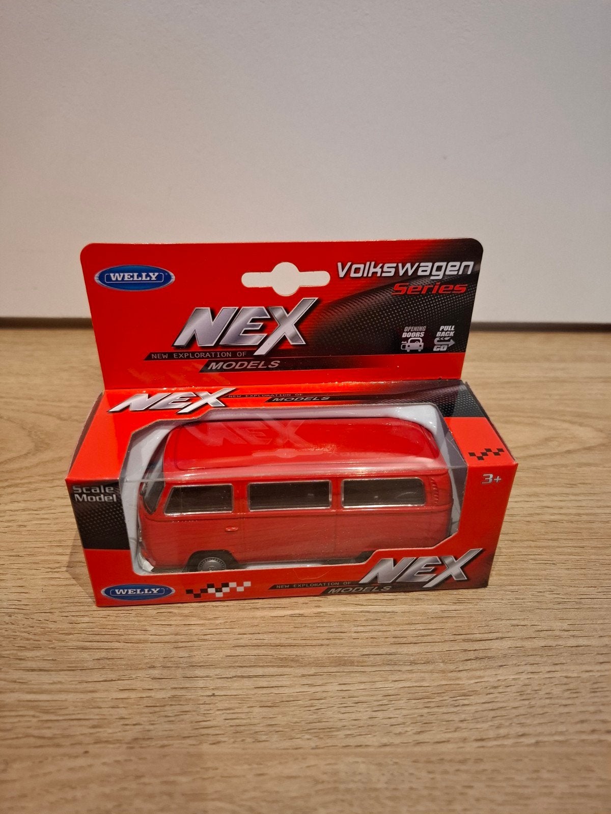 Welly Volkswagen T2 Bus 1:43 Schaalmodel Rood, Hobby en Vrije tijd, Ophalen of Verzenden, Nieuw, Auto