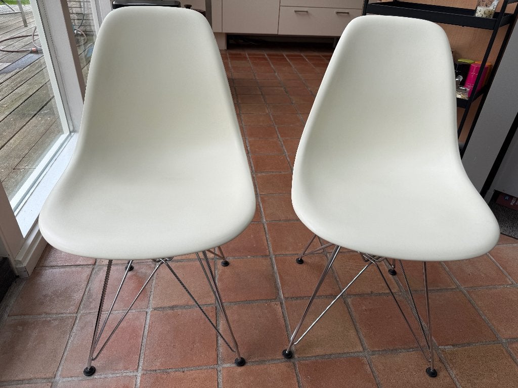 Vitra Eames DSR stoelen off-white 2 stuks, Huis en Inrichting, Ophalen, Modern design, Twee, Wit