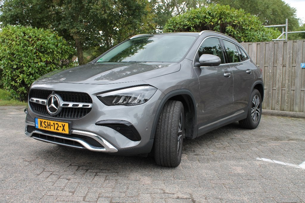 Mercedes-Benz GLA-klasse 250 e Business Solution LuxuryGrijs, 1800 kg, 4 cilinders, Plug-in hybride, Bedrijf