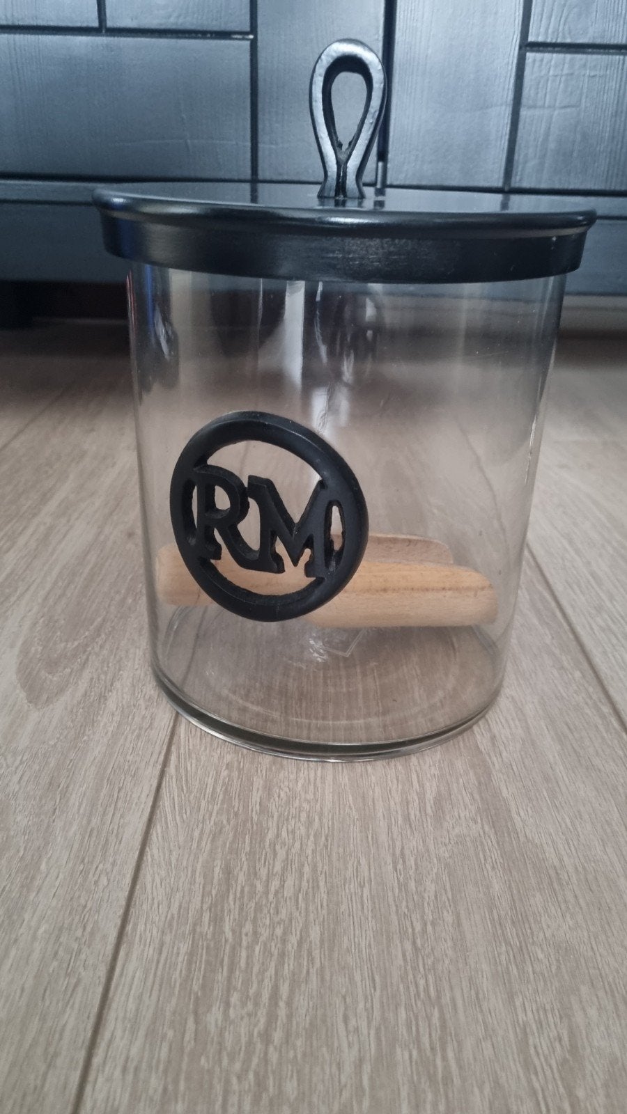 Riviera Maison Voorraadpot met klein barstje in het glas, Huis en Inrichting, Ophalen, Gebruikt, Zwart, Glas