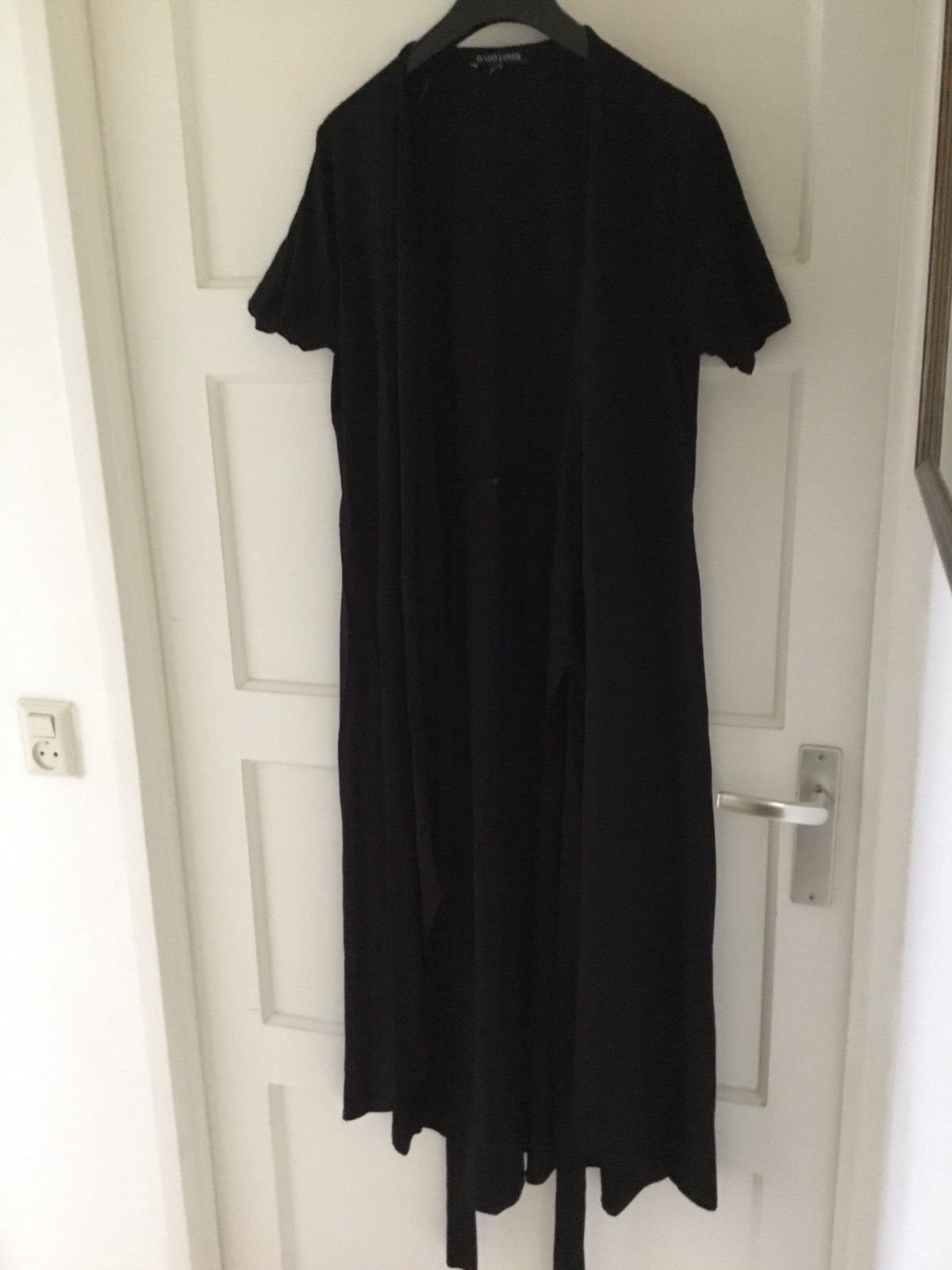 Jurk zwart overslag maat 40 korte mouw, Kleding | Dames, Jurken, Maat 38/40 (M), Zwart, Ophalen of Verzenden, Zo goed als nieuw