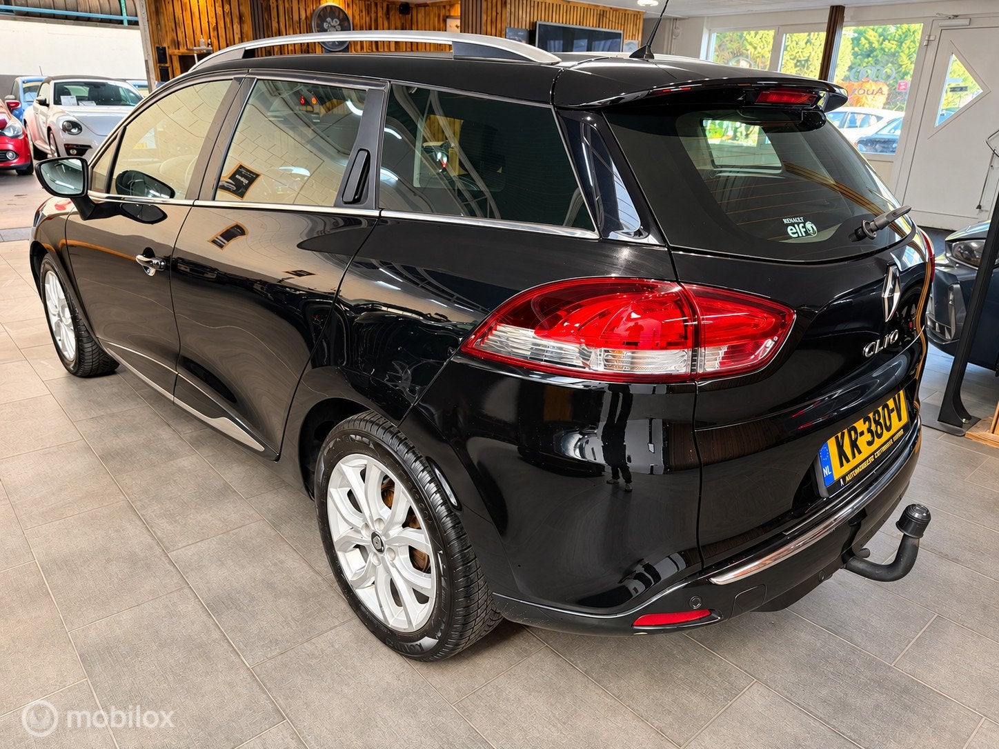 Renault Clio Estate 1.2 TCe Intens|Stoel Verw.|Camera|Automa, Gebruikt, 4 cilinders, 635 kg, Zwart