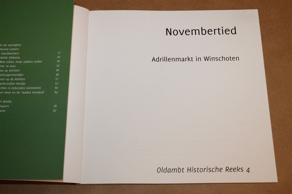 Novembertied — Geschiedenis Adrillenmarkt Winschoten Oldambt, Boeken, Ophalen of Verzenden, Zo goed als nieuw