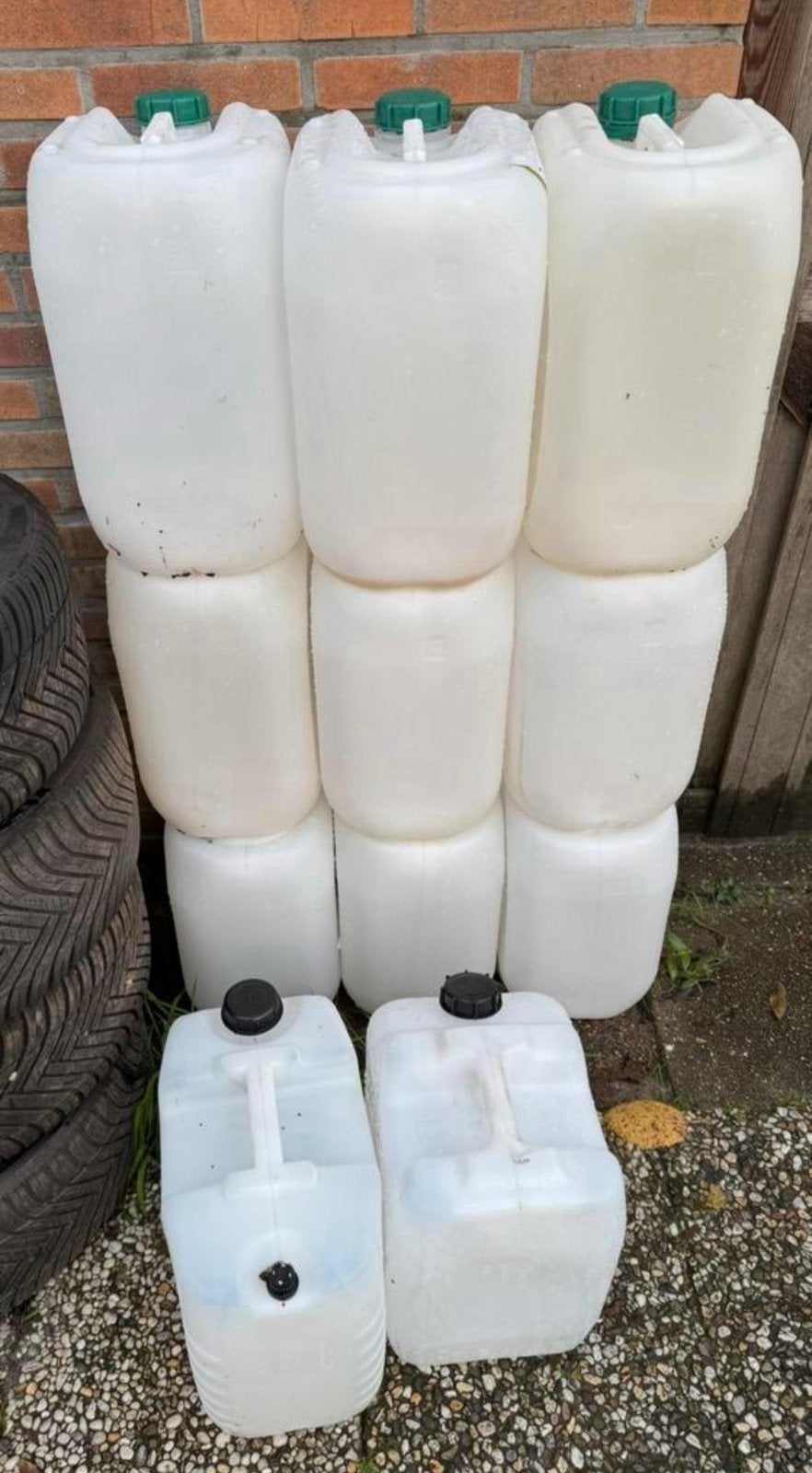20 en 25 liter jerrycans meerdere beschikbaar jerriecan, Tuin en Terras, Minder dan 75 liter, Ophalen of Verzenden, Zo goed als nieuw