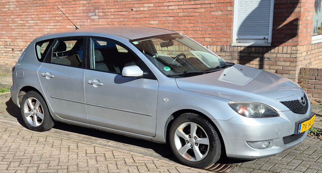Mazda 3 1.6 Hatchback 2005 Grijs, Auto's, Voorwielaandrijving, 1160 kg, Stof, Zwart
