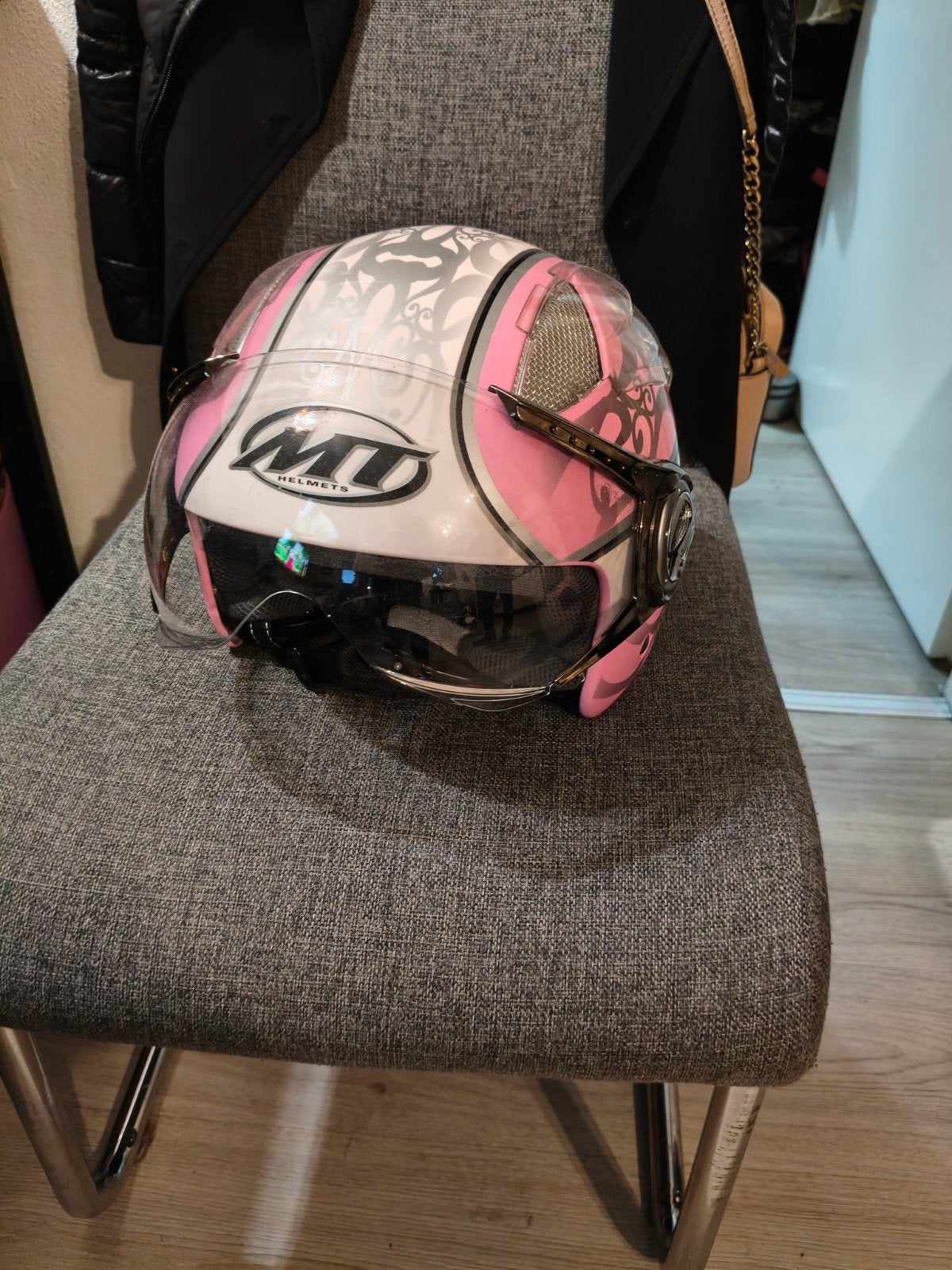 MT Helmets Urban Jethelm - Roze/Wit met Patroon, Motoren, Jethelm, Dames, Tweedehands, Ophalen