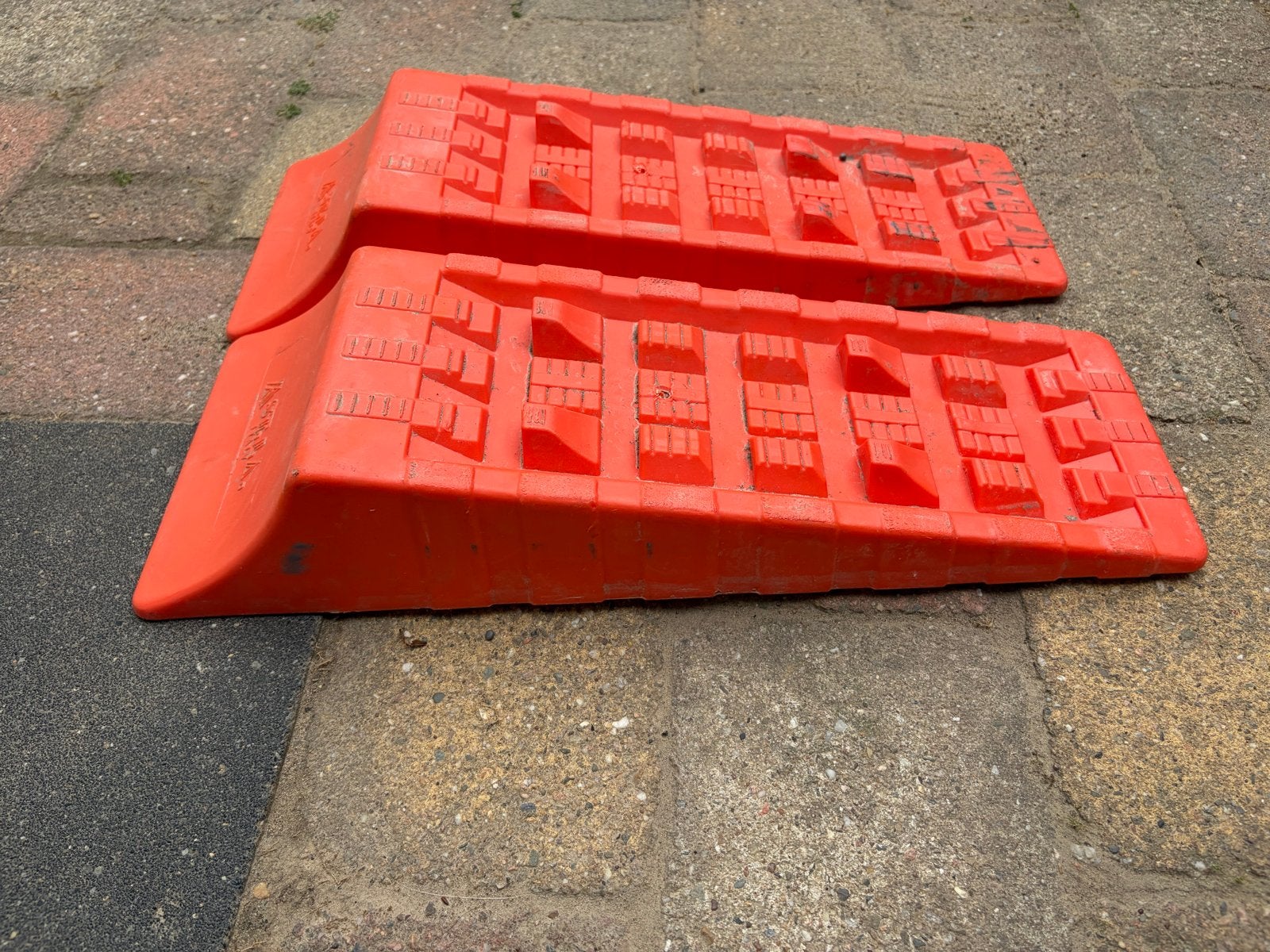 Set van 2 oranje oprijblokken voor caravan/camper, Ophalen, Gebruikt