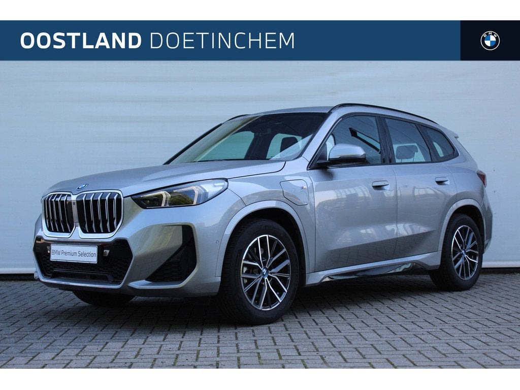 BMW X1 xDrive25e M Sport Automaat / Sportstoelen / Achteruit, Auto's, BMW, Gebruikt, Zwart, Met garantie (alle), Bedrijf